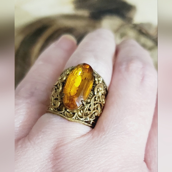 Vintage gold brass amber oval filigree lace textured ring Beautiful adjustable - Picture 1 of 11